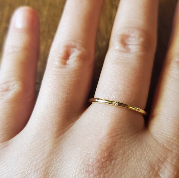 NWOT Dainty 1mm Yellow Gold Ring Band - Picture 7 of 8